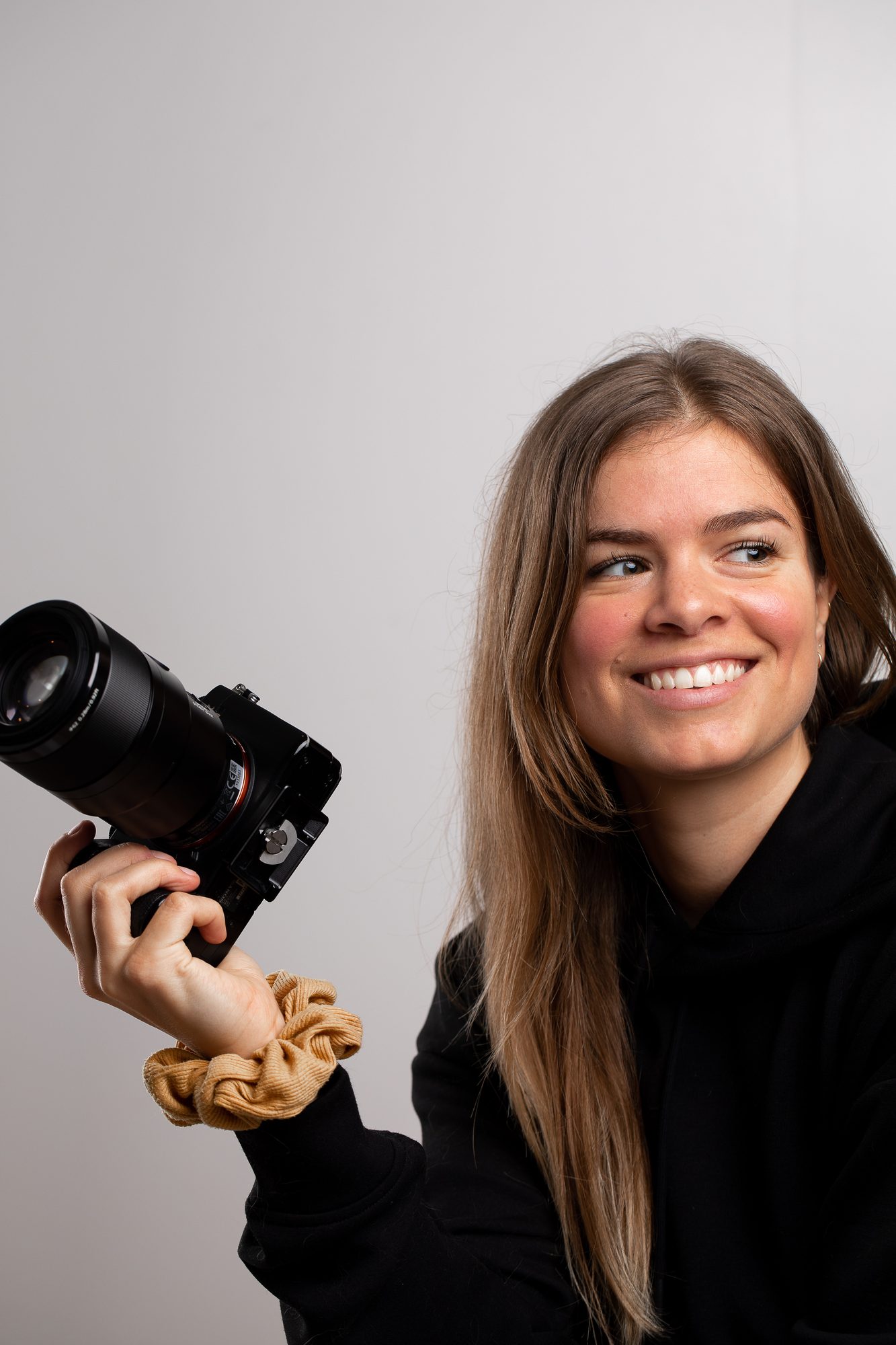 Eline filming with her camera